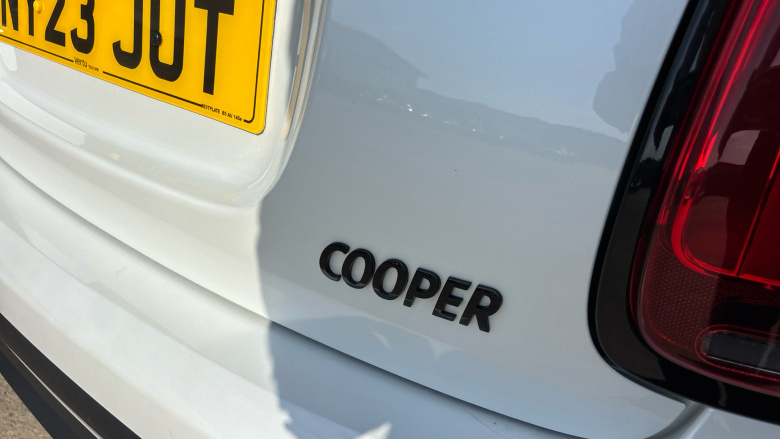 MINI Hatchback 1.5 Cooper Exclusive Premium 5dr Auto Petrol Hatchback